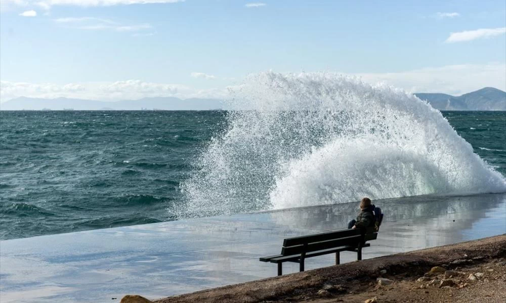 Χαλάει ο καιρός σήμερα: Μικρή πτώση της θερμοκρασίας και βροχές